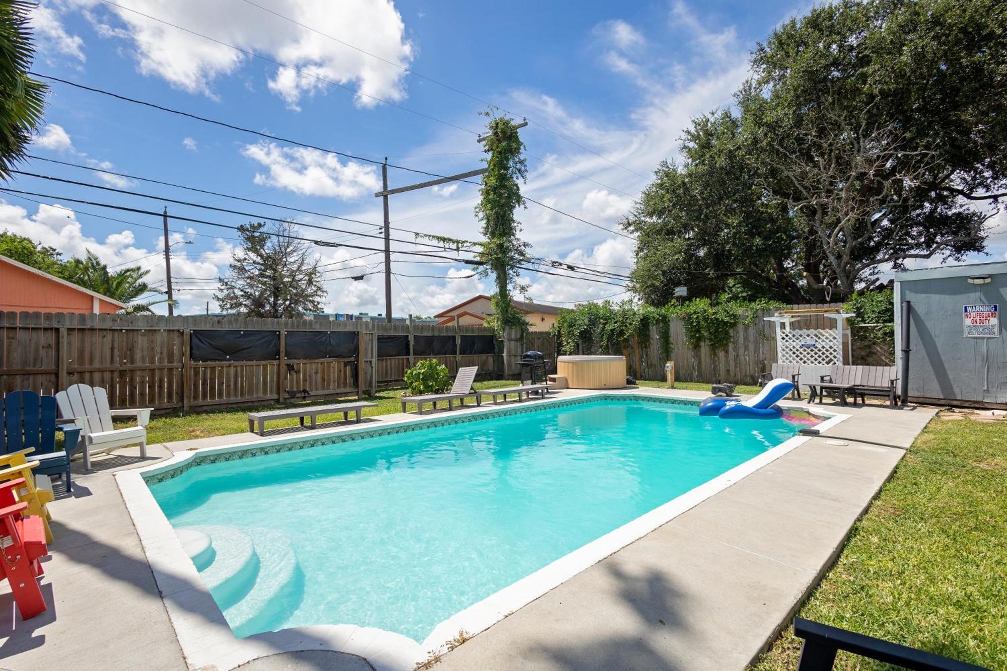 Pool With Ev Charger. No Fee Early Check In!