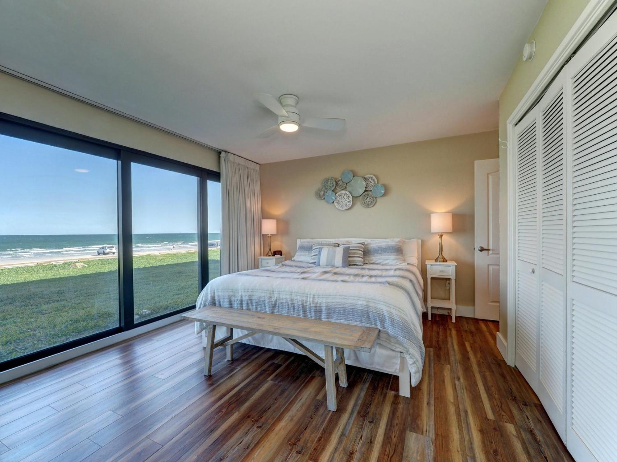 On The Beachfront Direct View & Access To Heated Pool Island House Unit 113 Aparthotel *