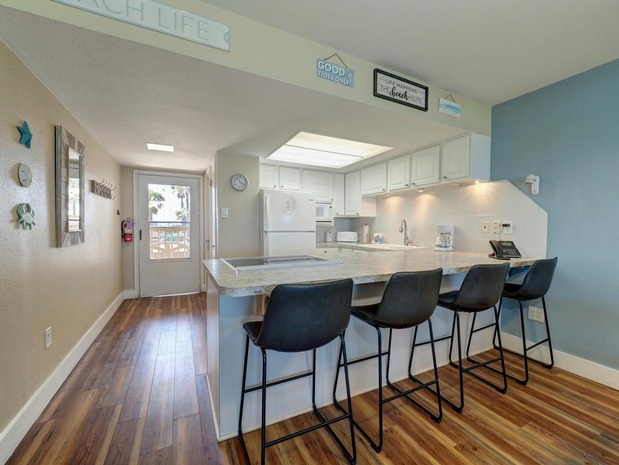 On The Beachfront Direct View & Access To Heated Pool Island House Unit 113