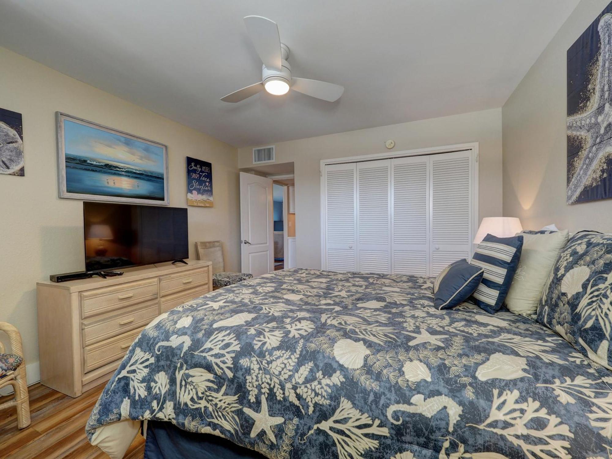 Aparthotel On The Beachfront Direct View & Access To Heated Pool Island House Unit 113