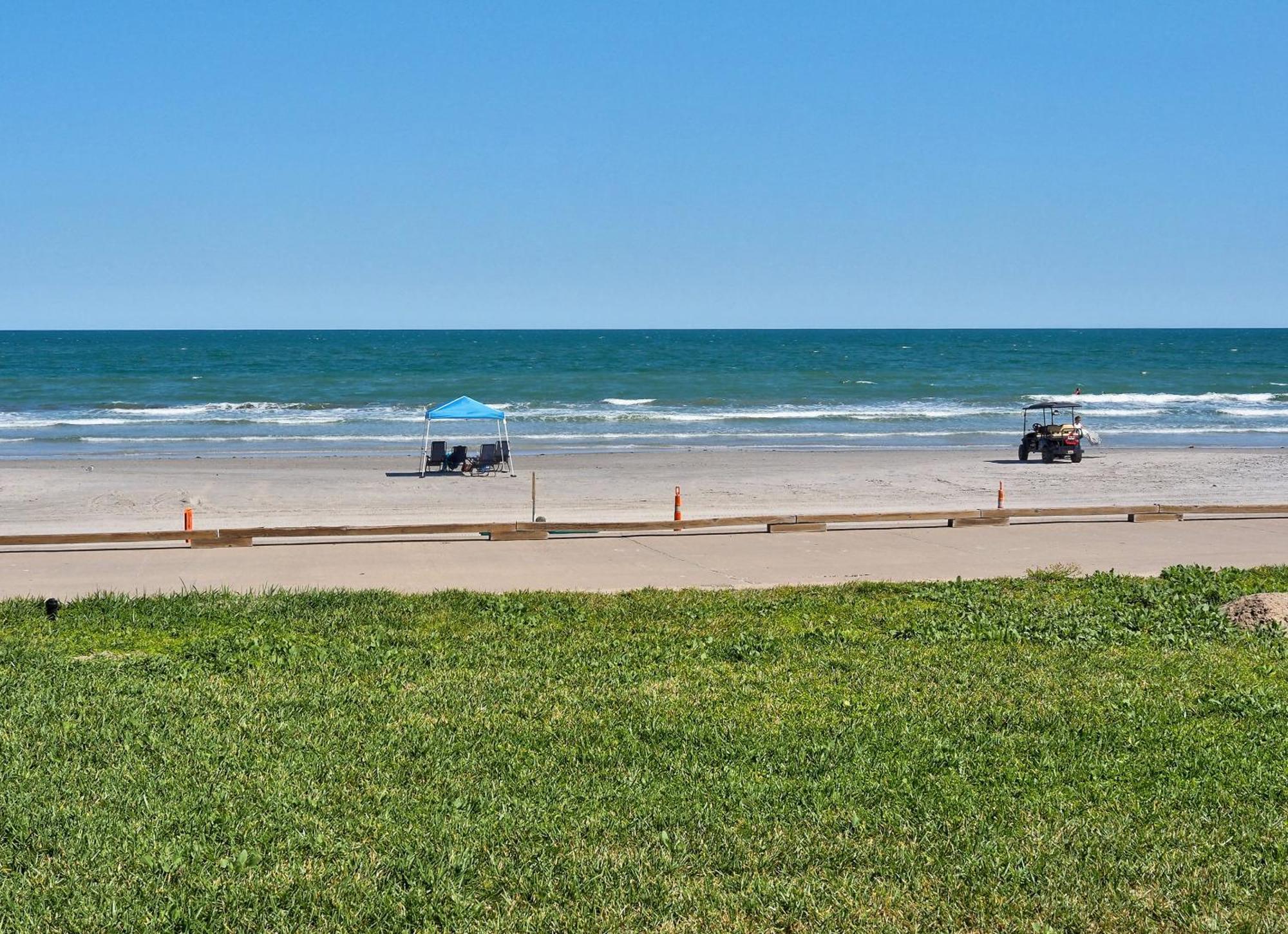 On The Beachfront Direct View & Access To Heated Pool Island House Unit 113 Aparthotel