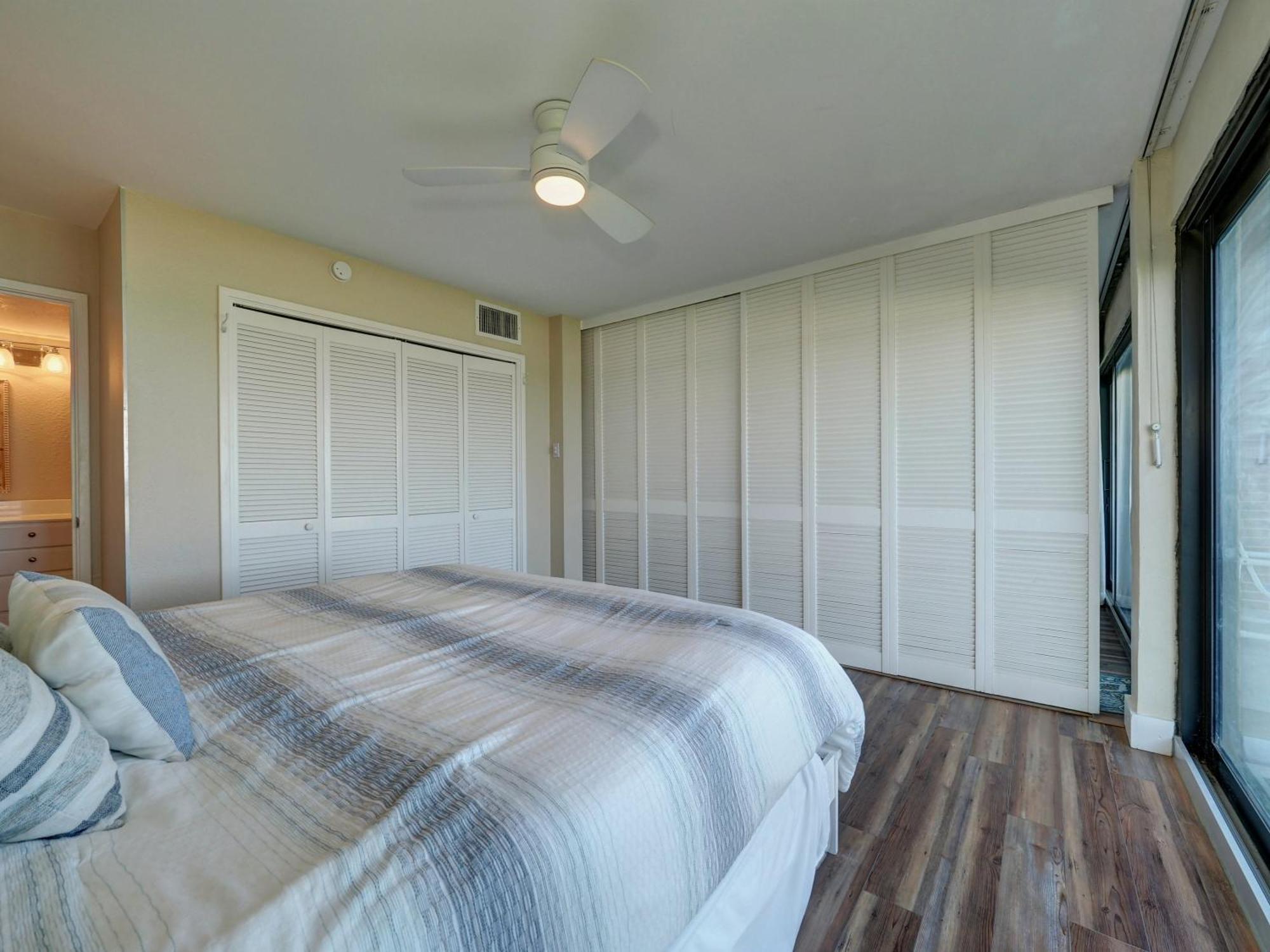 On The Beachfront Direct View & Access To Heated Pool Island House Unit 113 Aparthotel