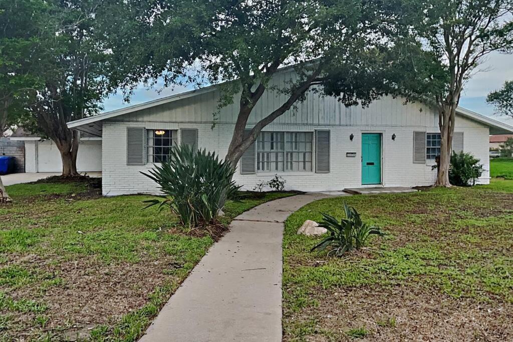 Oceanfront Retreat 2 Homes For 29-guests Holiday home Corpus Christi