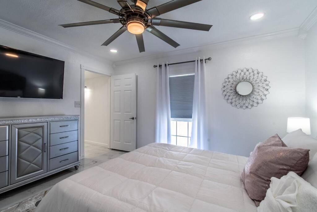 Oceanfront Retreat 2 Homes For 29-guests *