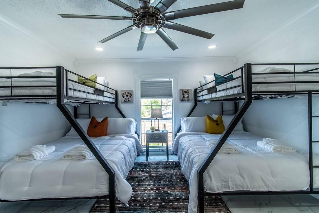 Oceanfront Retreat 2 Homes For 29-guests Holiday home *