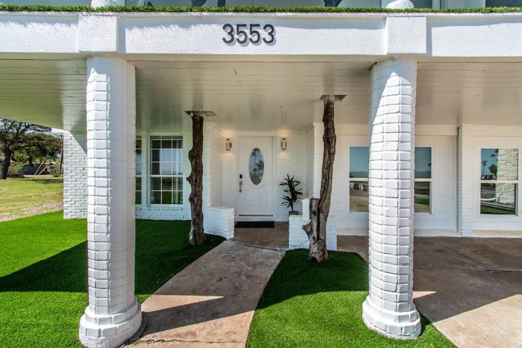 Holiday home Oceanfront Retreat 2 Homes For 29-guests Corpus Christi