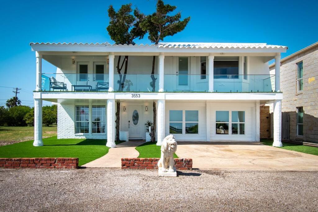 Oceanfront Retreat 2 Homes For 29-guests * Corpus Christi