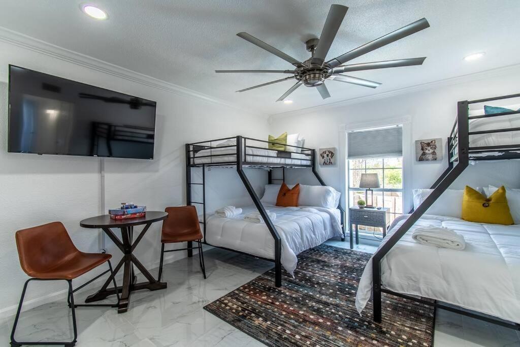 Oceanfront Retreat 2 Homes For 29-guests Holiday home