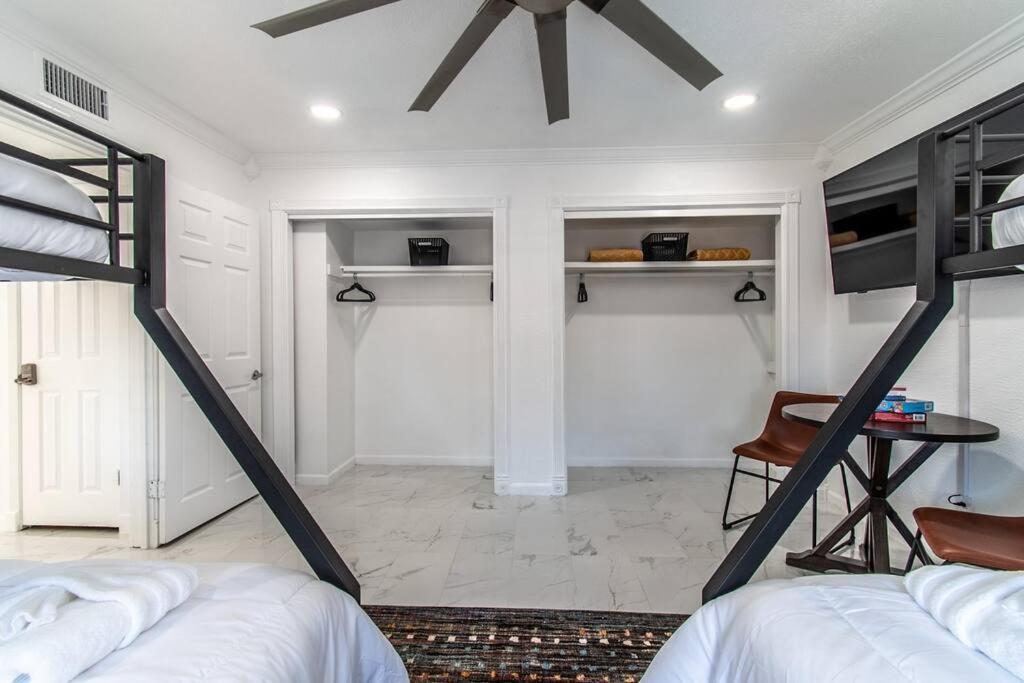 Oceanfront Retreat 2 Homes For 29-guests Holiday home Corpus Christi
