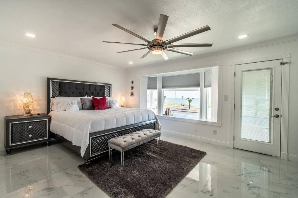 Oceanfront Retreat 2 Homes For 29-guests *