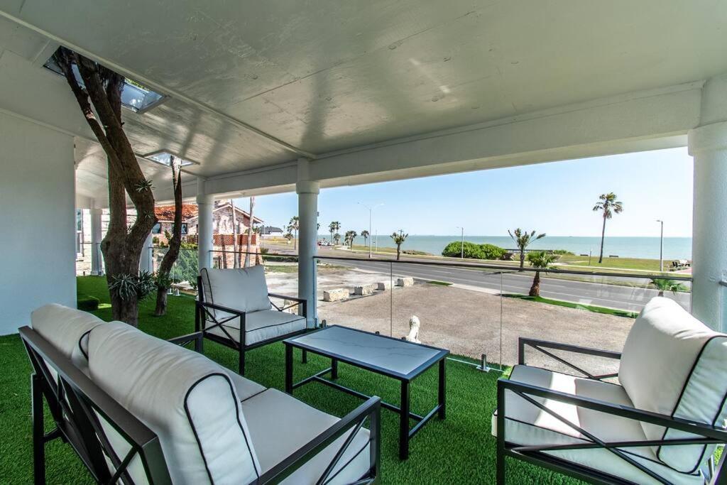 Oceanfront Retreat 2 Homes For 29-guests Corpus Christi