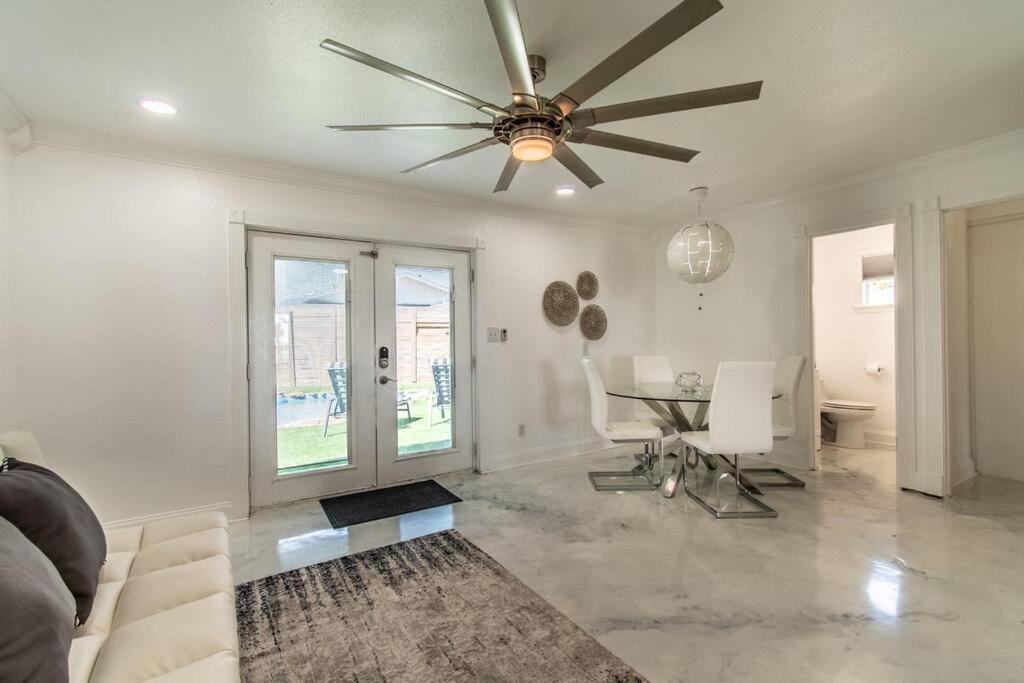 Oceanfront Retreat 2 Homes For 29-guests *
