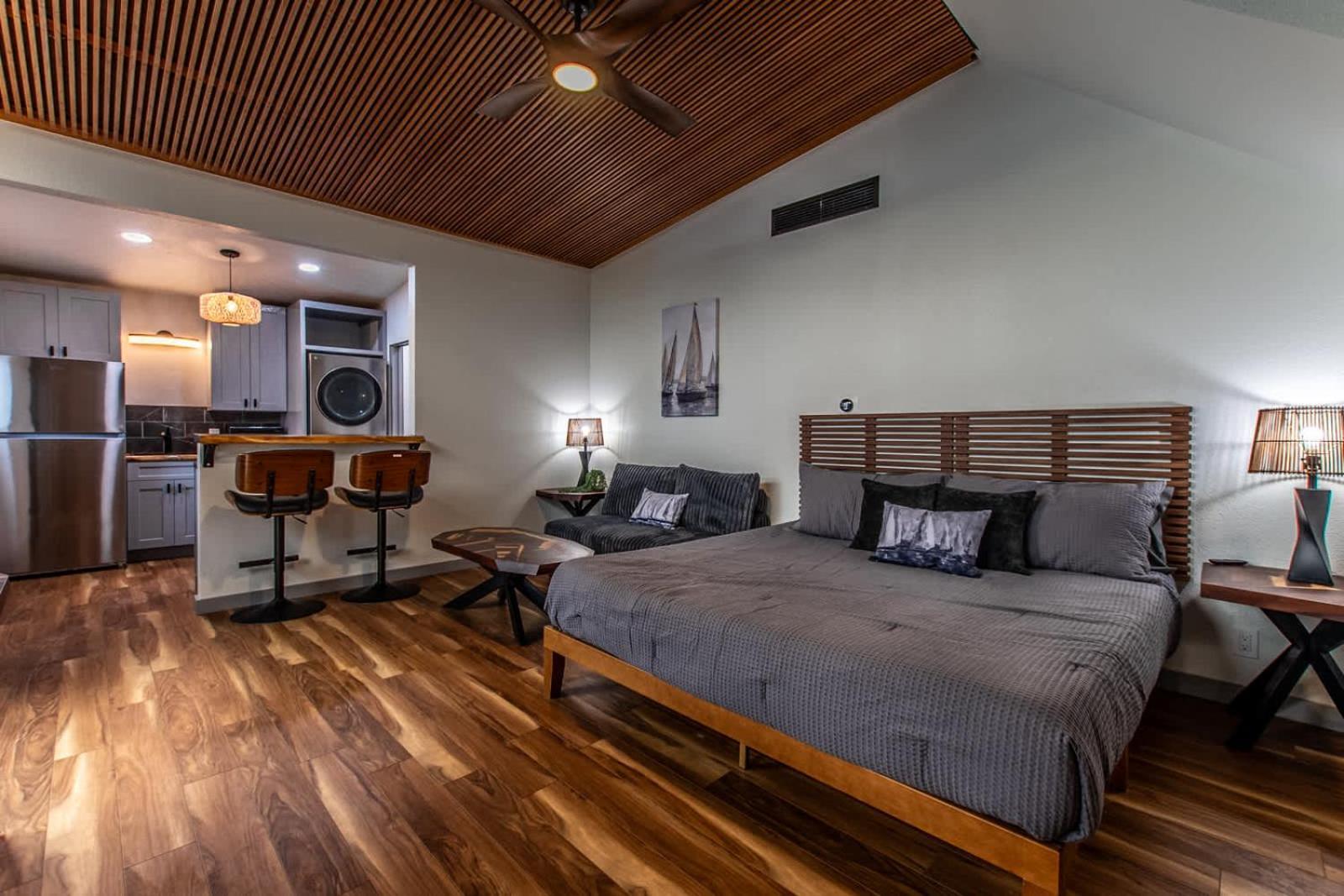 Luxury On Ocean Drive - Sleeps 28 Holiday home