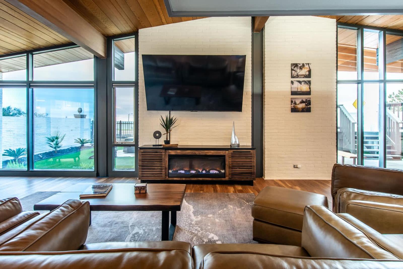 Luxury On Ocean Drive - Sleeps 28 Holiday home