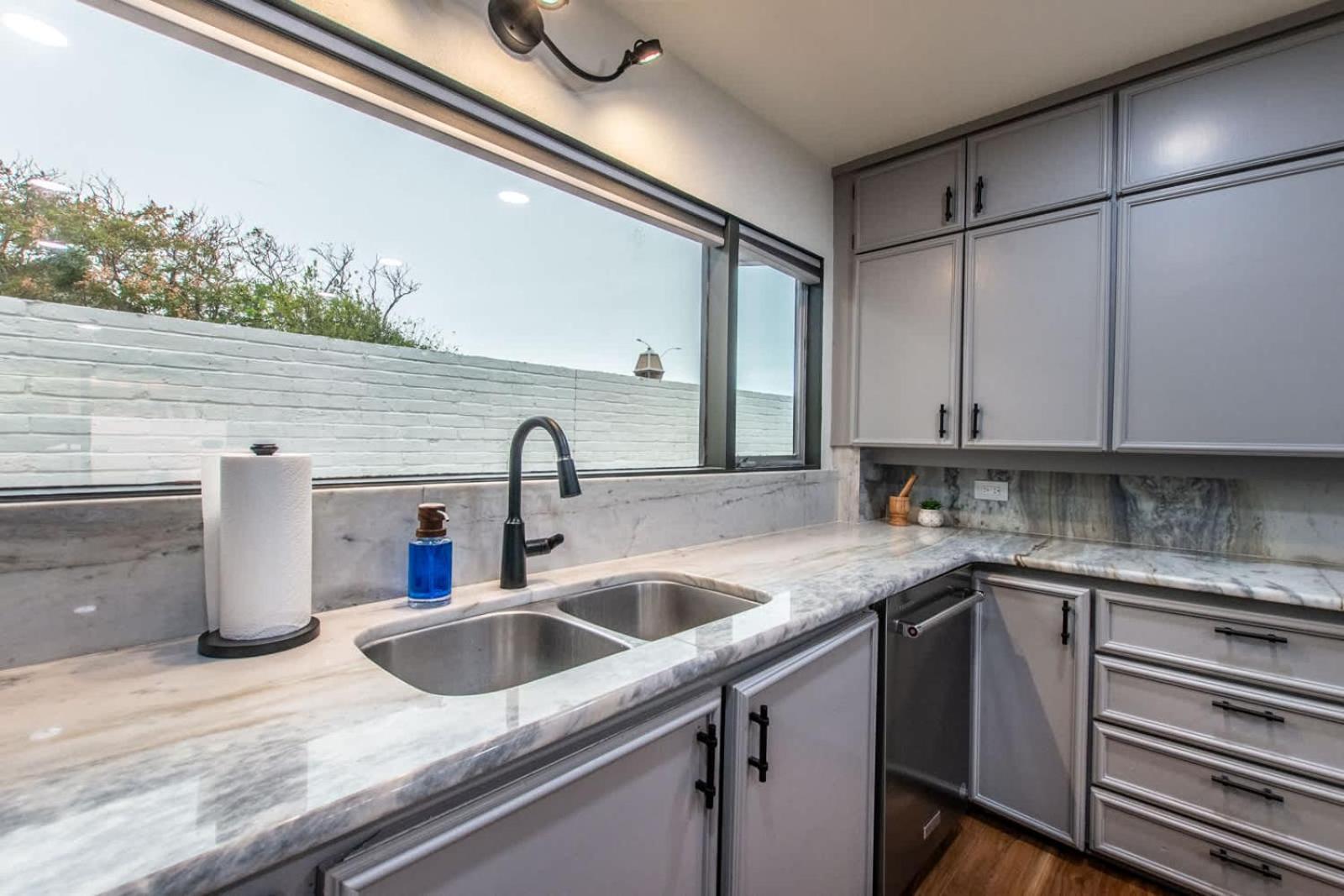 Luxury On Ocean Drive - Sleeps 28 Holiday home *