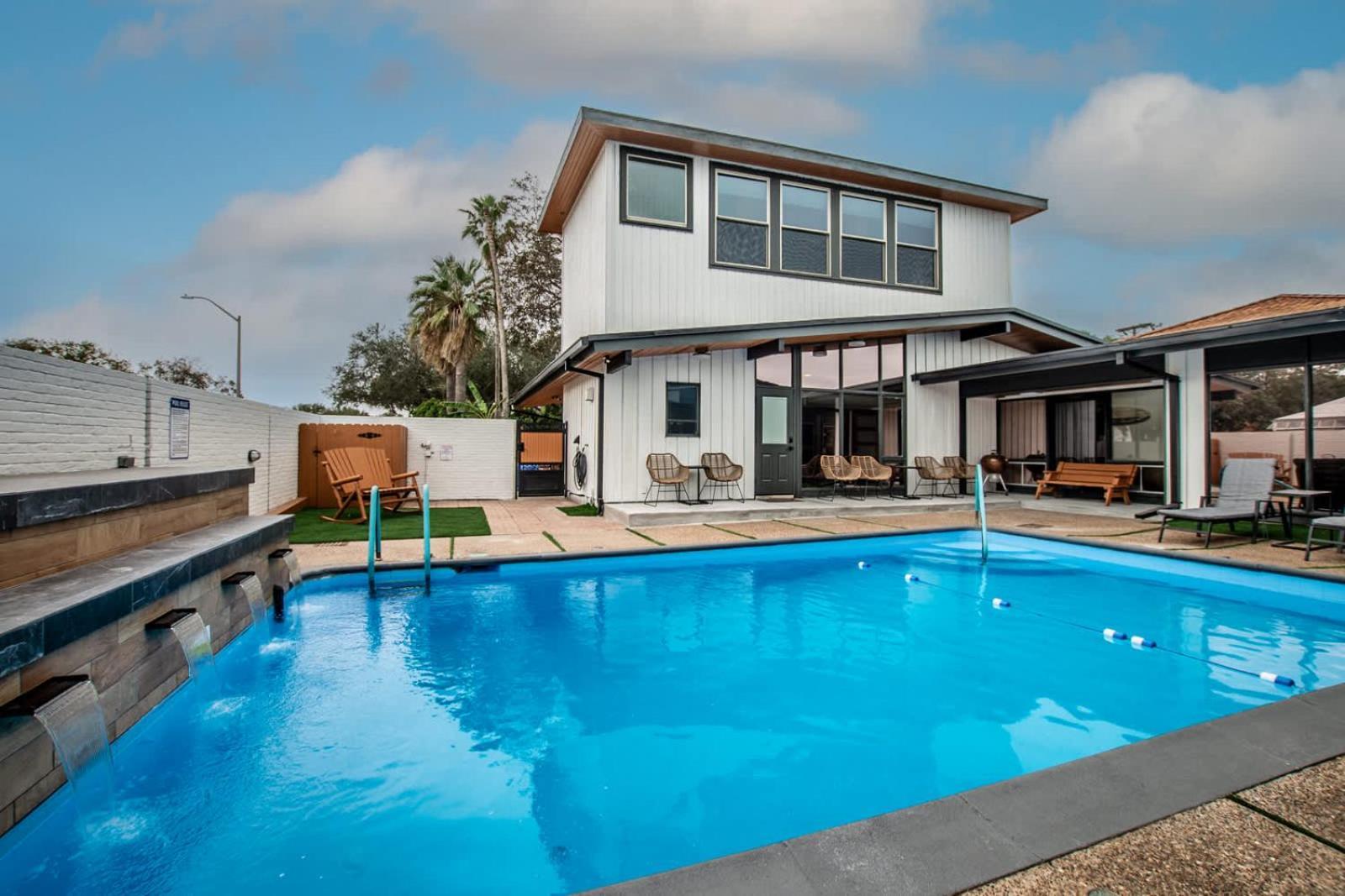 Luxury On Ocean Drive - Sleeps 28 * Corpus Christi