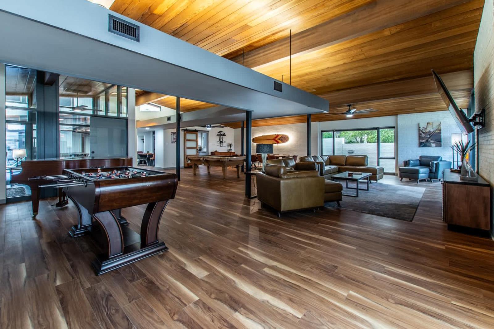 Luxury On Ocean Drive - Sleeps 28 Holiday home