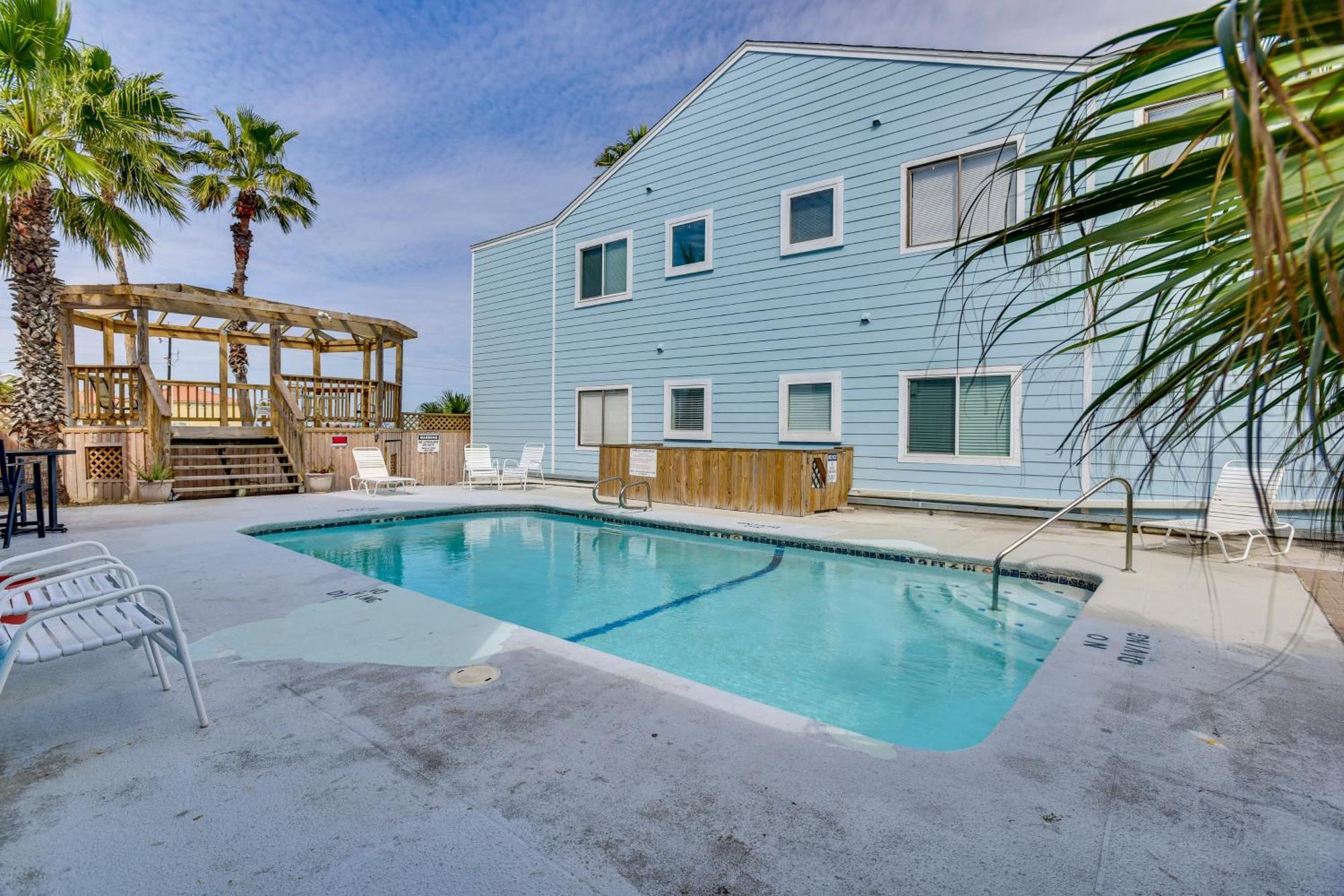 Apartment Padre Island With Pool Access - Walk To Beach! *