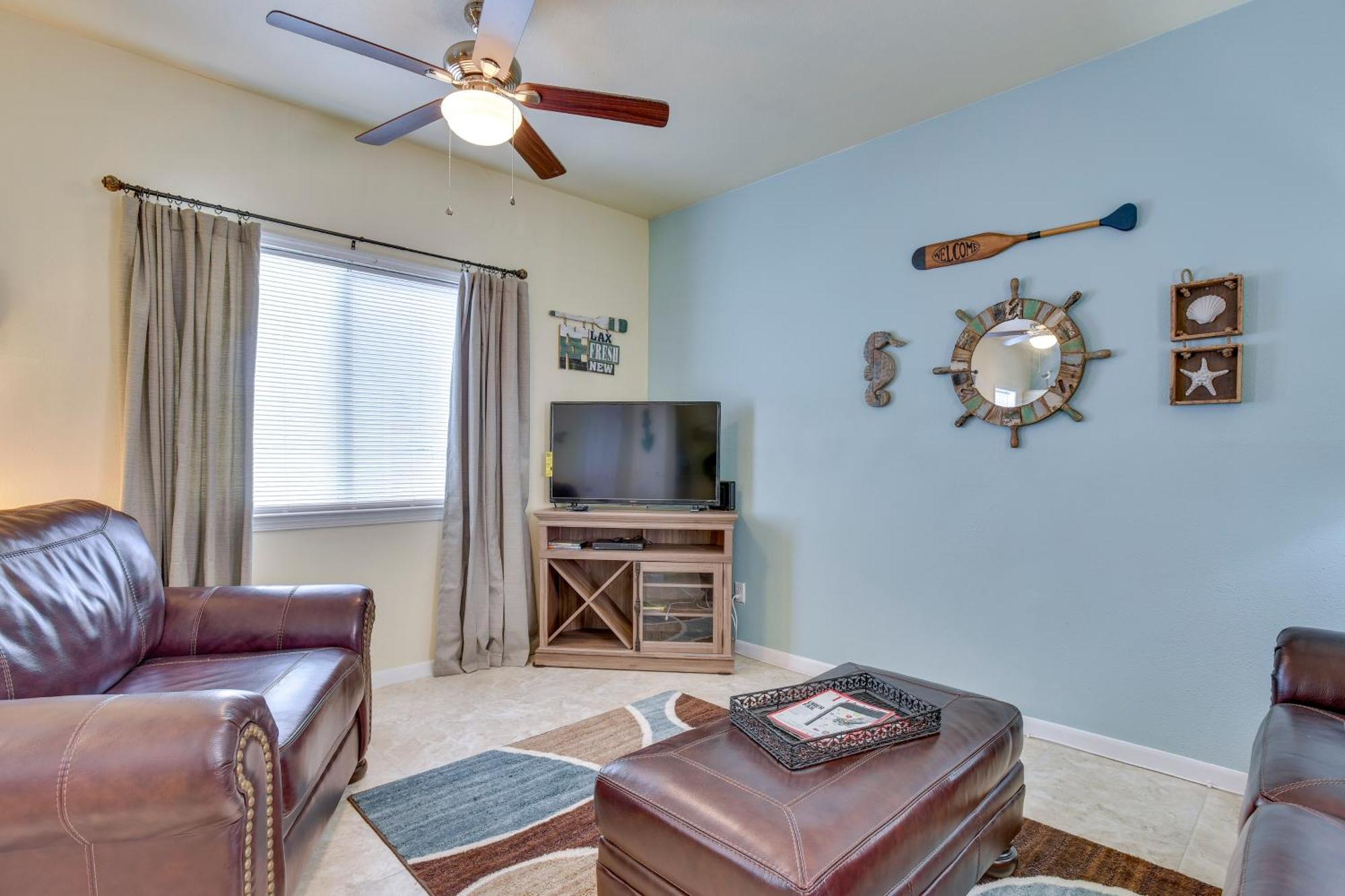 Apartment Padre Island With Pool Access - Walk To Beach!