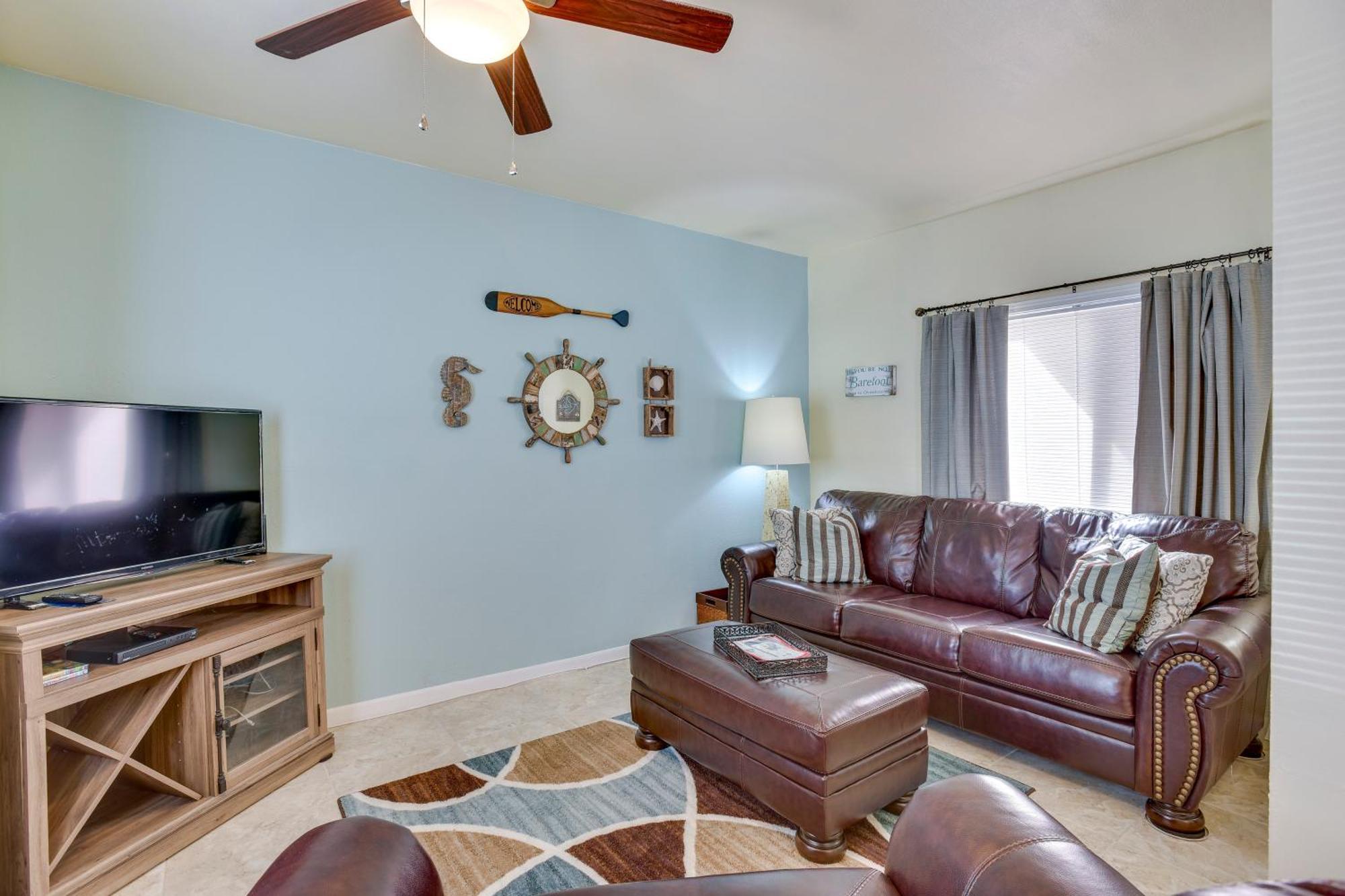 Padre Island With Pool Access - Walk To Beach! Apartment *