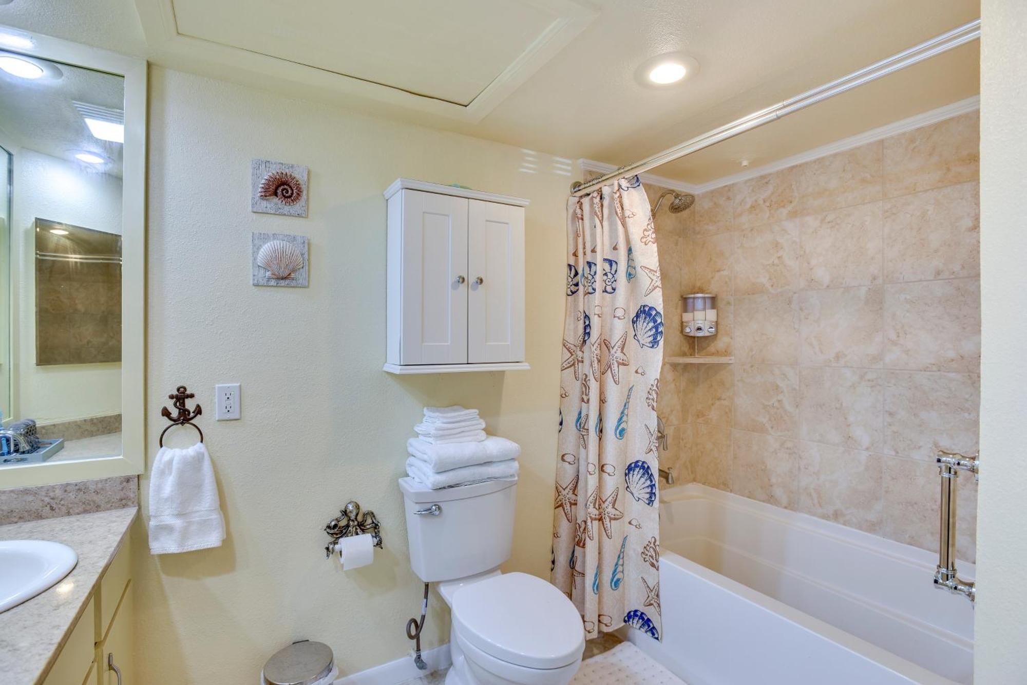 Padre Island With Pool Access - Walk To Beach! Apartment