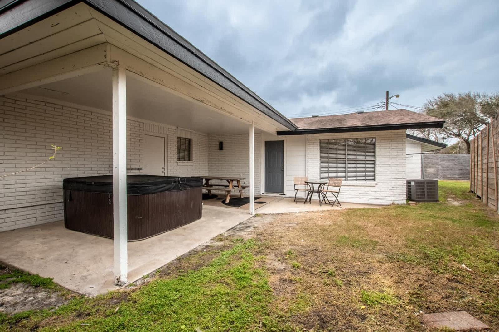 Oceanfront Retreat 2 Homes For 29-guests Holiday home *