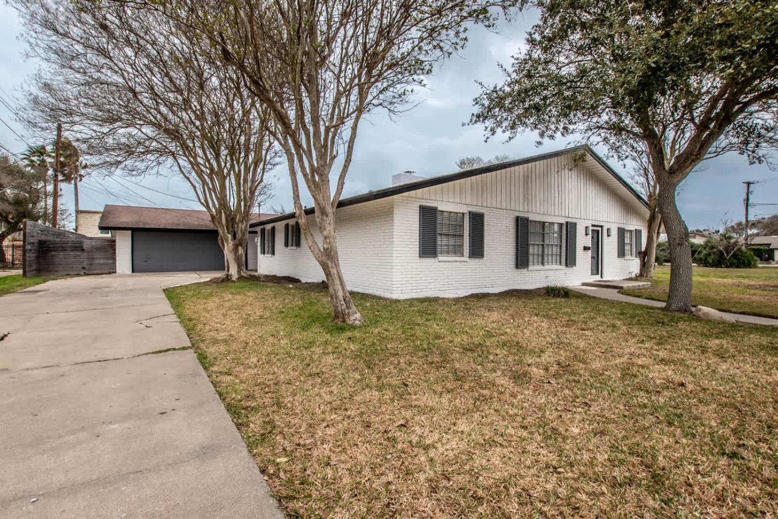 Holiday home Oceanfront Retreat 2 Homes For 29-guests *