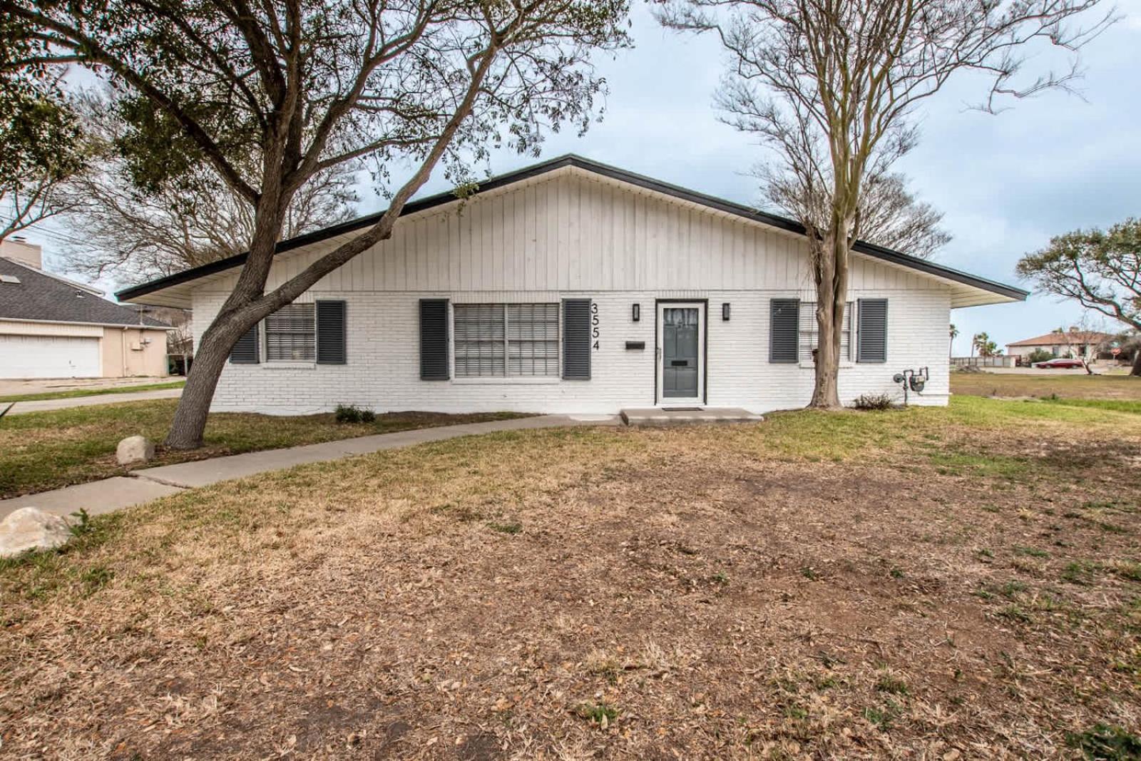 Oceanfront Retreat 2 Homes For 29-guests Holiday home Corpus Christi