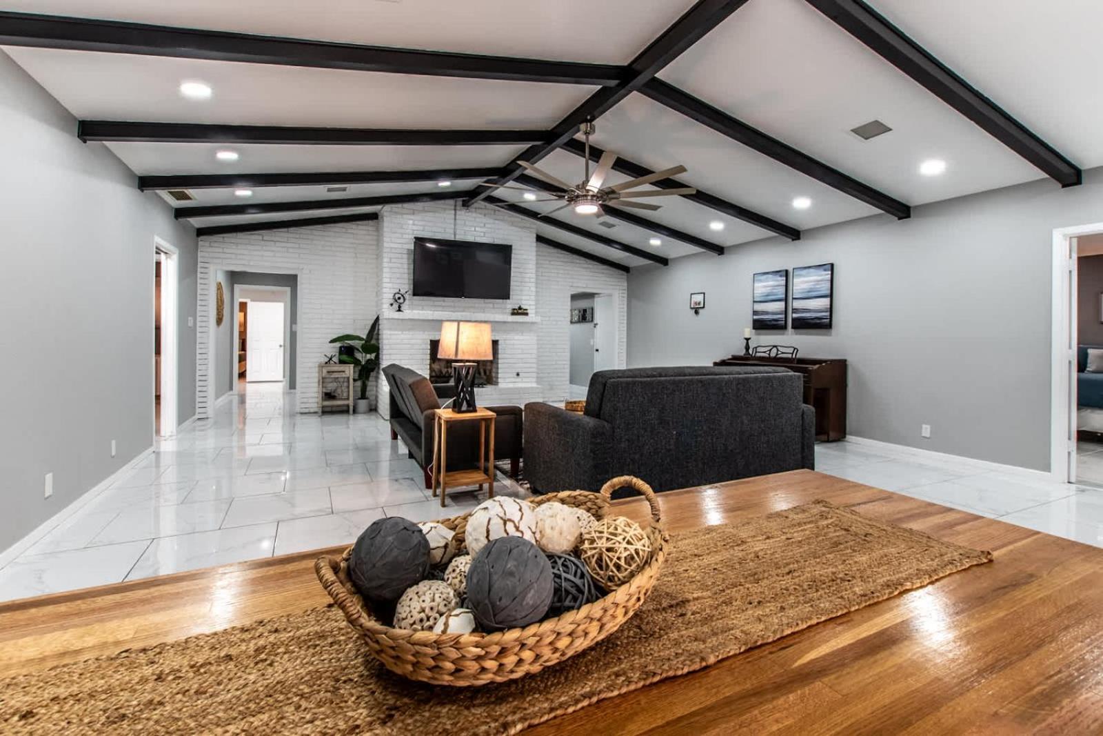 Oceanfront Retreat 2 Homes For 29-guests
