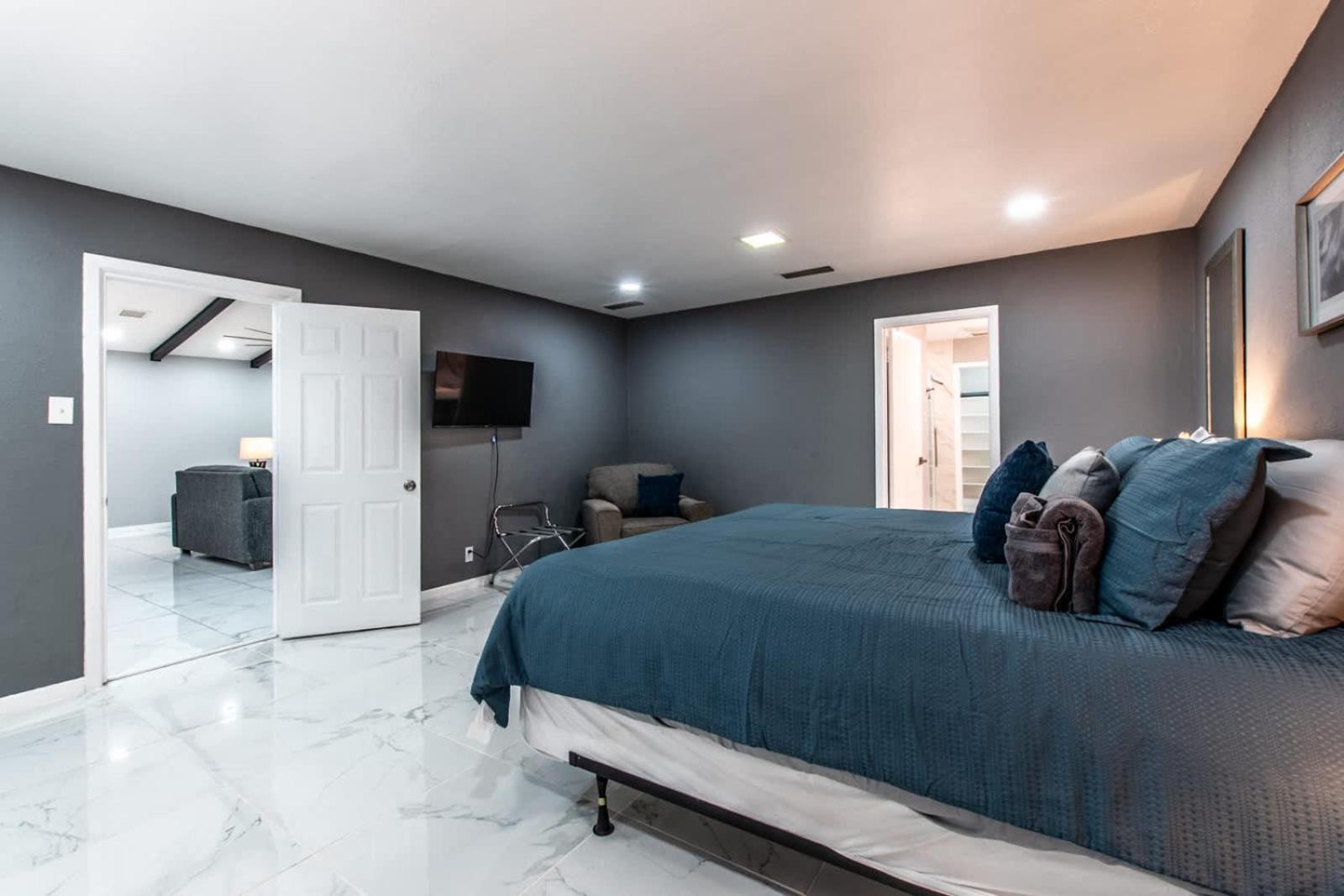 Oceanfront Retreat 2 Homes For 29-guests Holiday home