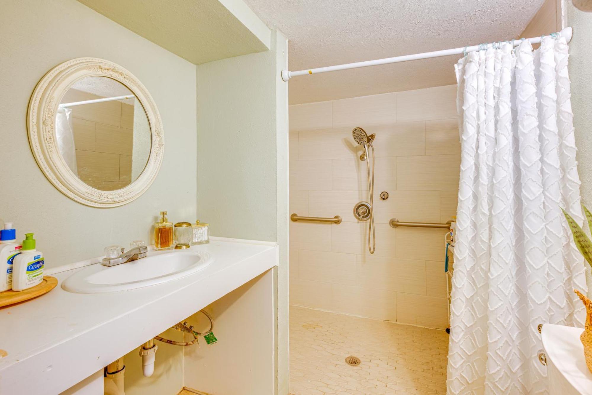 Holiday home 9 Mi To Dtwn Spacious Retreat In Corpus Christi! *