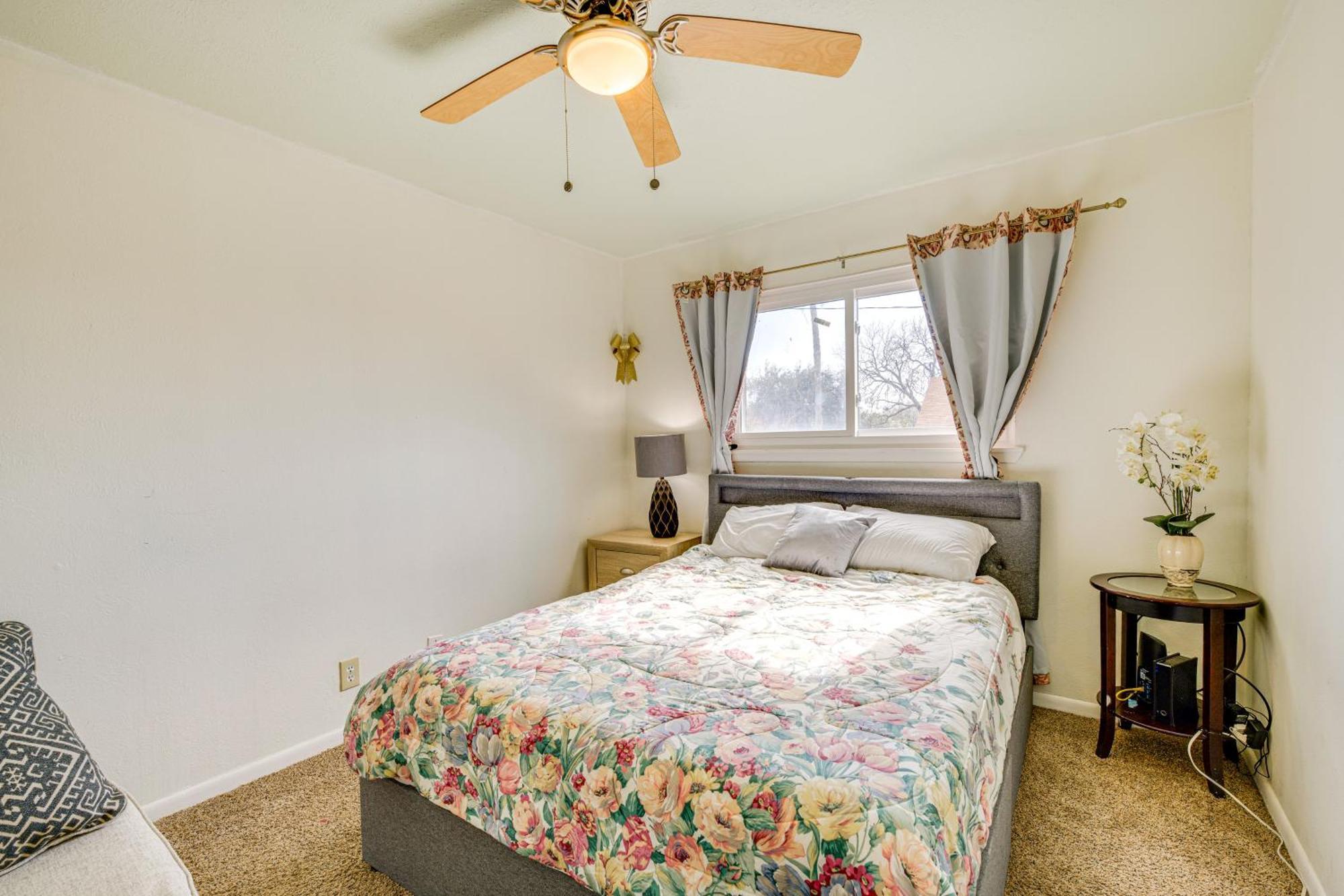 Holiday home 9 Mi To Dtwn Spacious Retreat In Corpus Christi!