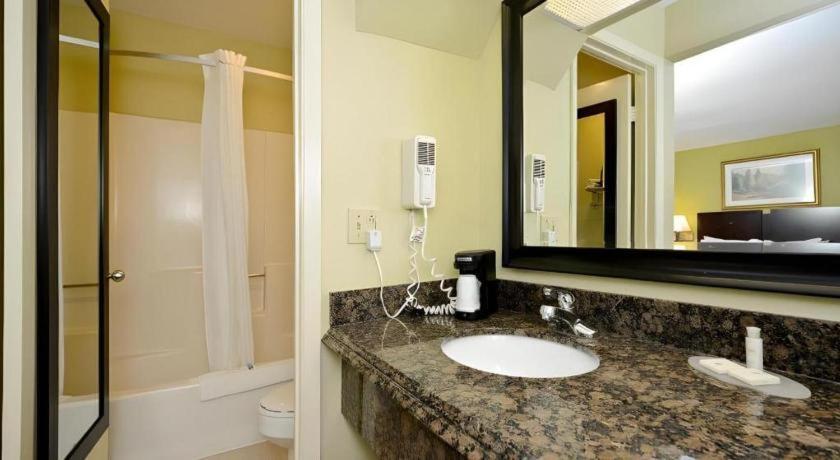Super 8 By Wyndham Northwest 2*