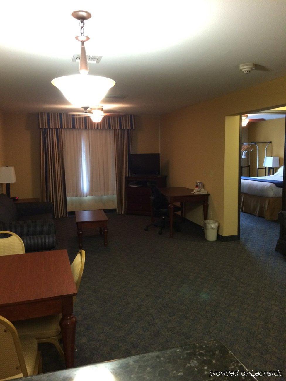 Hotel Express & Suites, Nw, Calallen By Ihg 3*