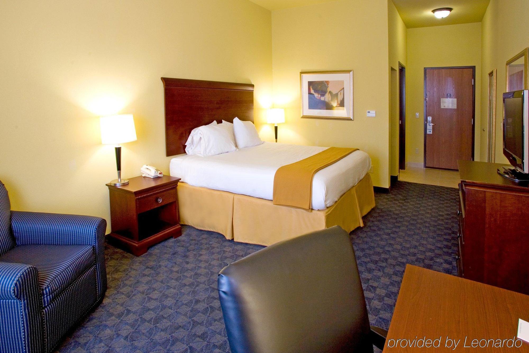 Express & Suites, Nw, Calallen By Ihg Hotel 3*