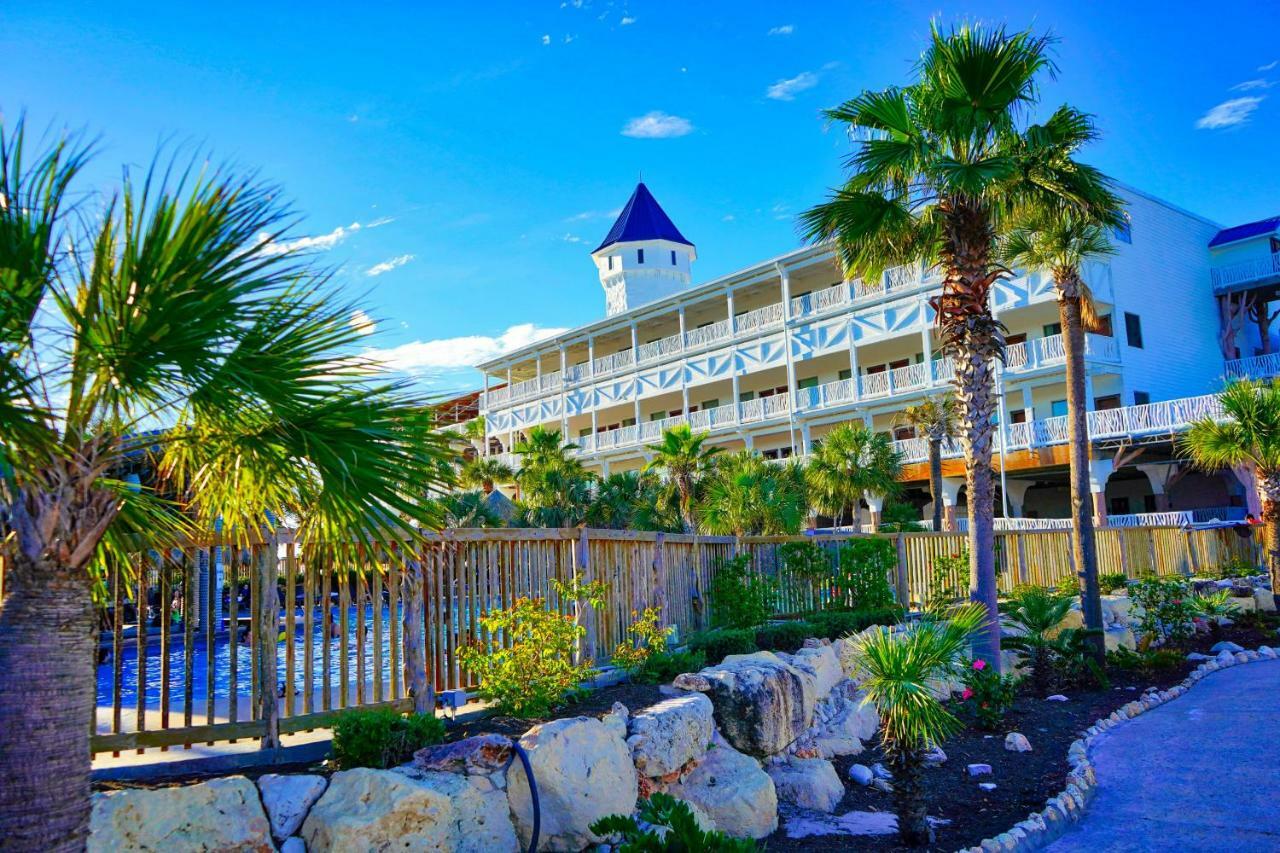 Waves Hotel