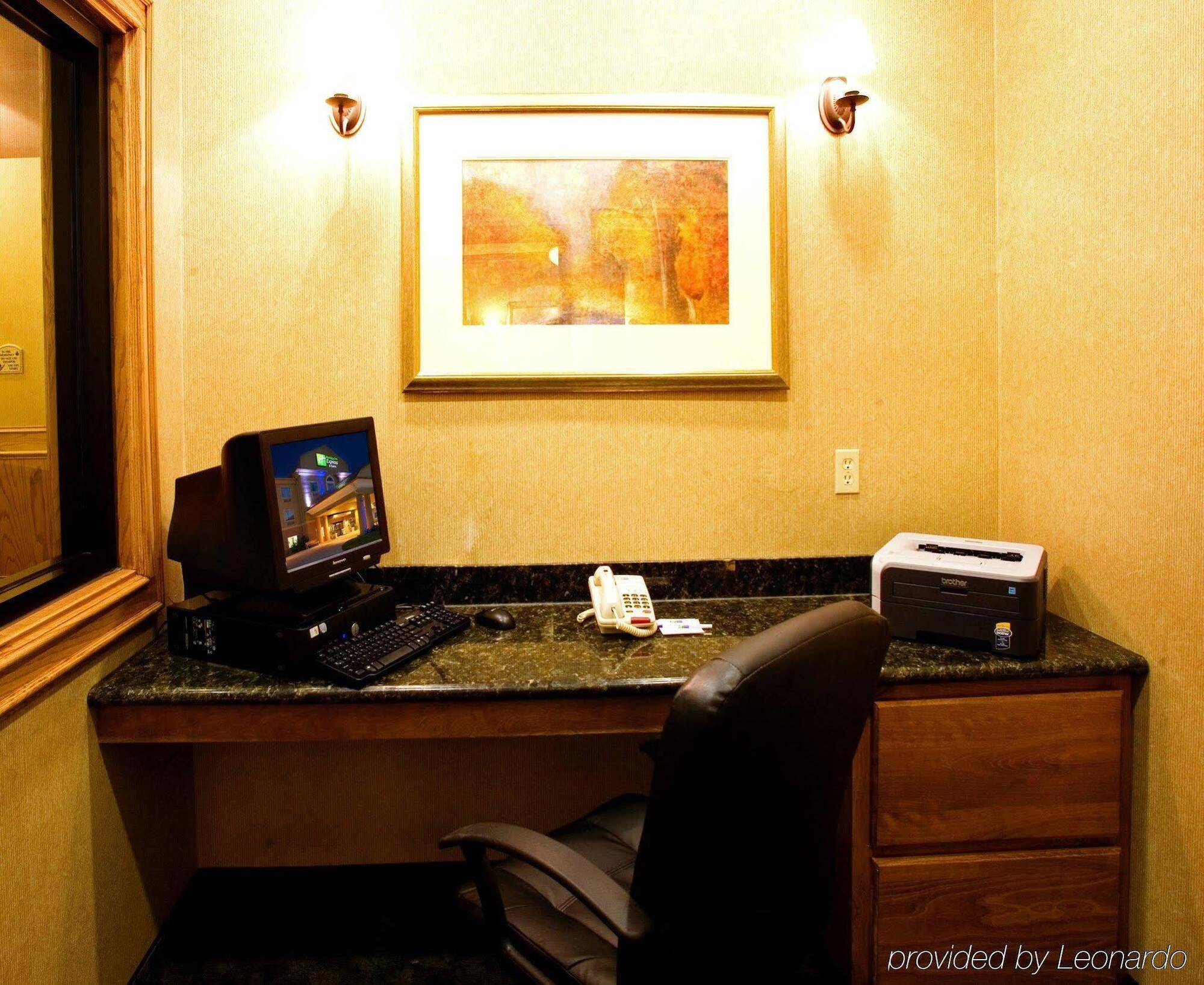Express & Suites, Nw, Calallen By Ihg Hotel 3*