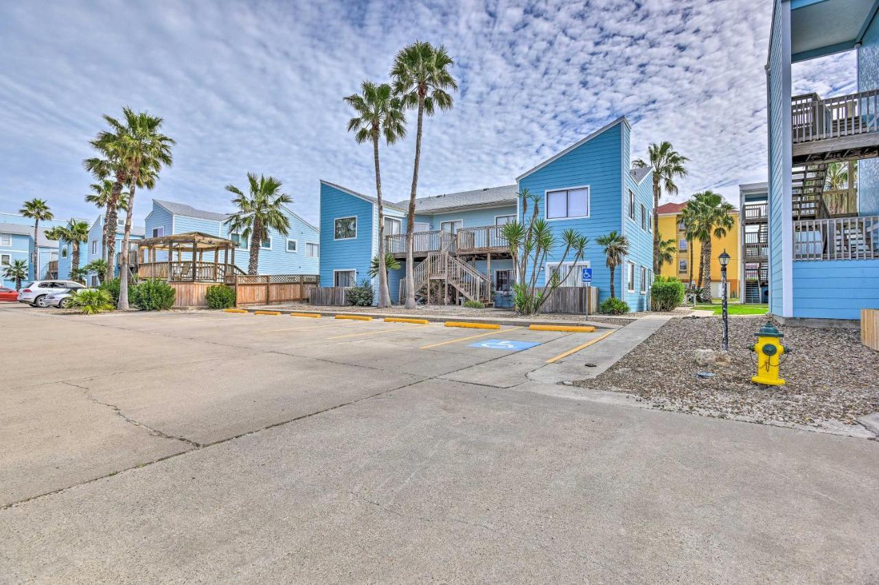 Padre Island With Pool Access - Walk To Beach! Apartment