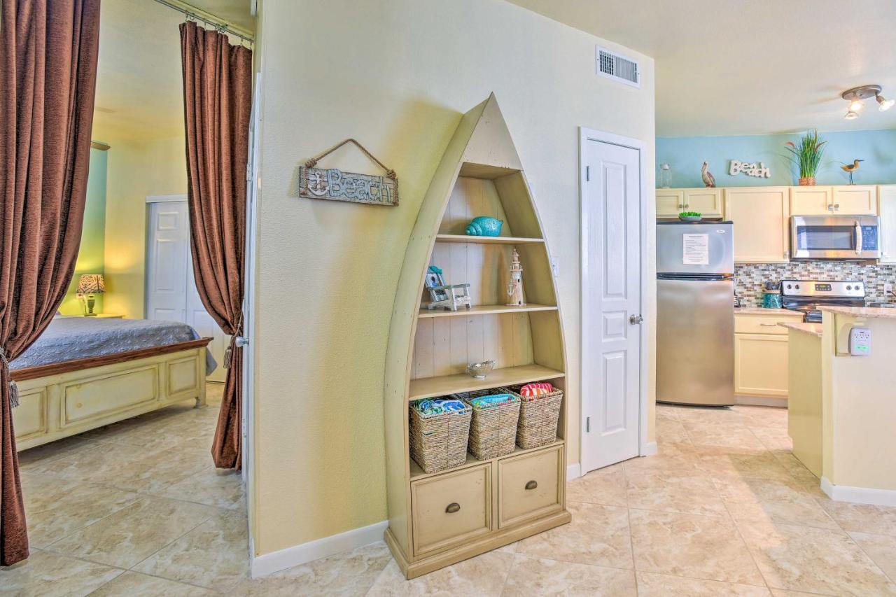 Padre Island With Pool Access - Walk To Beach! Apartment *