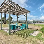 Beach Condo Balcony, Pool Access, Steps To Shore!