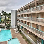 Beachfront Corpus Christi Condo With Deck And Views!
