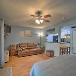 Corpus Christi Condo With Pool Walk To The Beach!