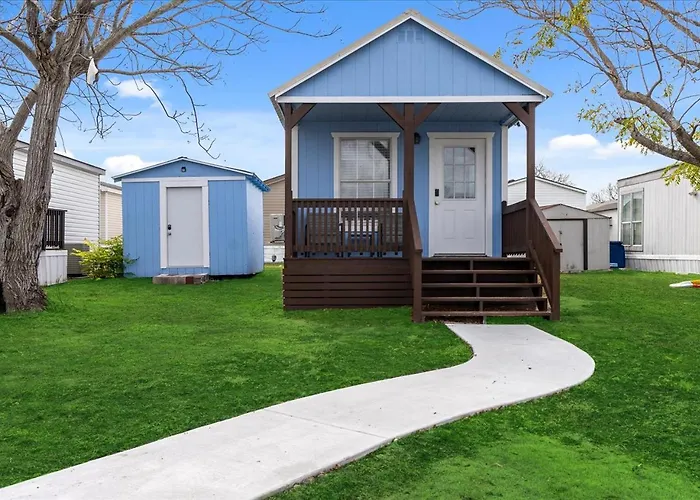 Coastal Haven Minutes From Beaches And Downtown