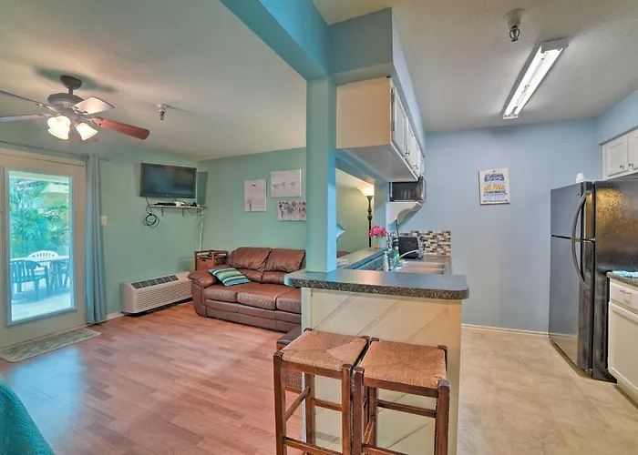 Corpus Christi Condo With Pool Walk To The Beach!