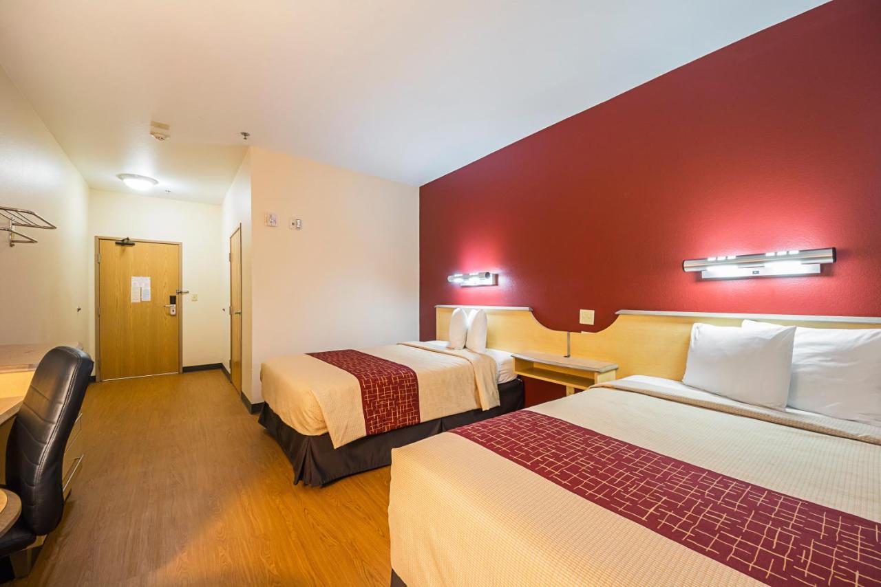 Red Roof & Hotel 2*