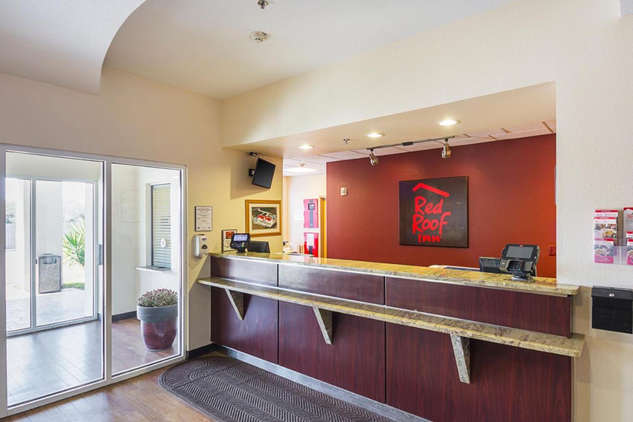 Red Roof & Hotel 2*