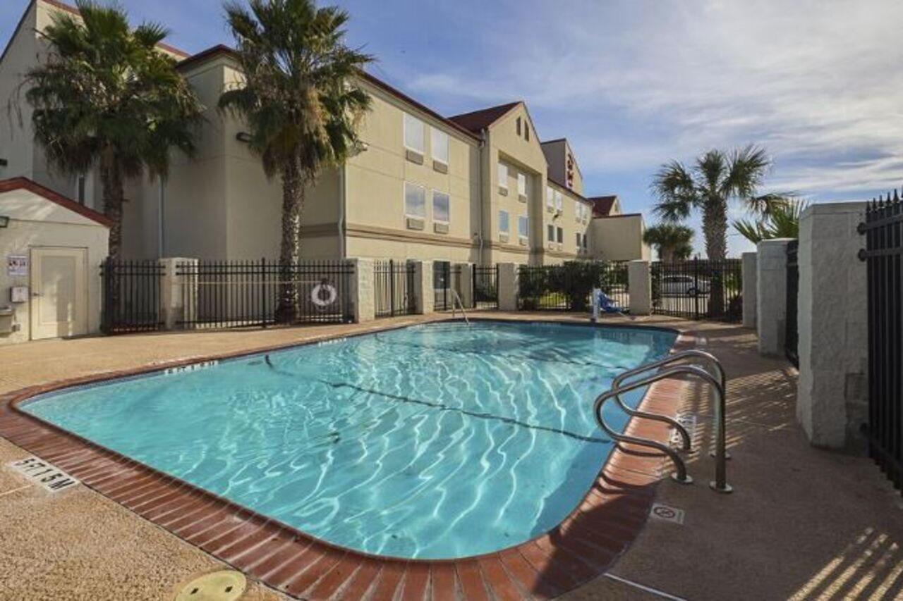 Red Roof & Hotel Corpus Christi