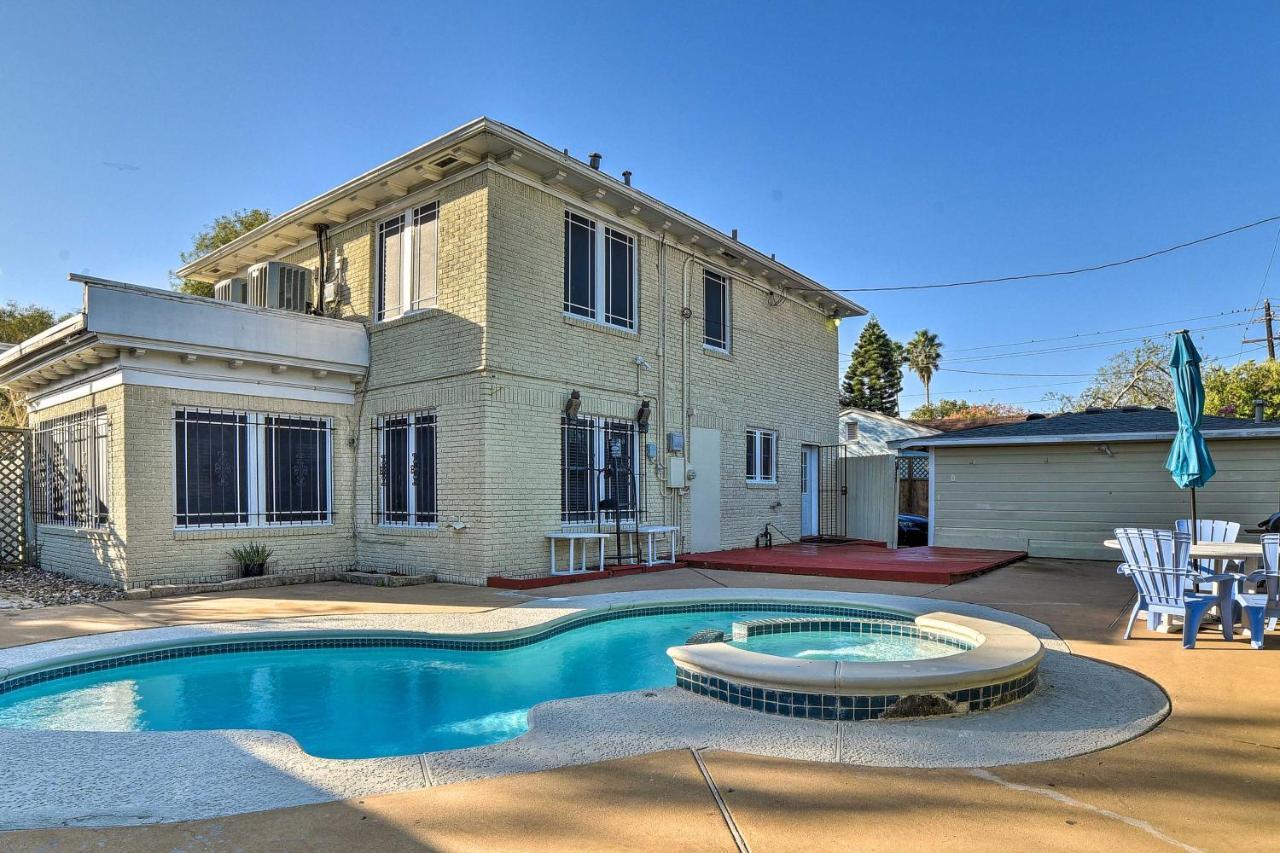 Holiday home With Pool And Hot Tub Walk To Bay *