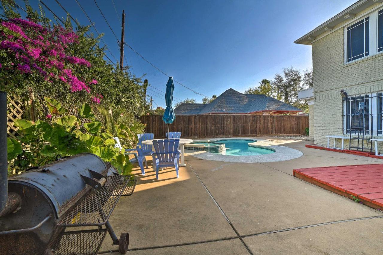 With Pool And Hot Tub Walk To Bay Holiday home Corpus Christi
