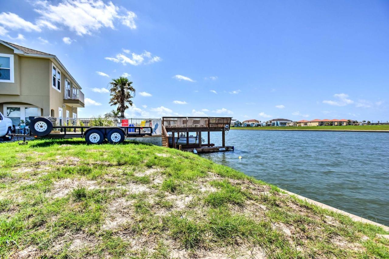 Holiday home Waterfront Townhome With Pool And Dock! *